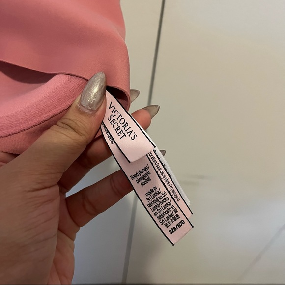 Victoria’s Secret lined plunge bra - Picture 3 of 3